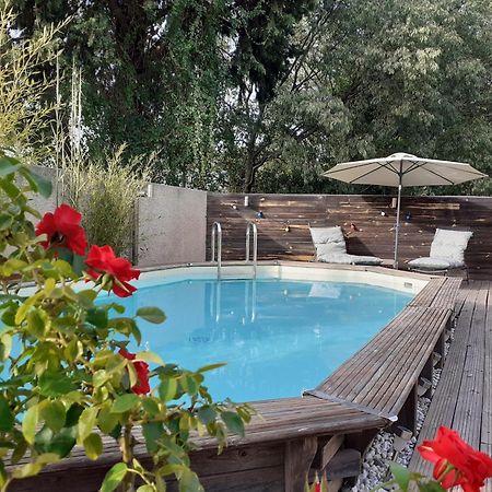 Hotel Location Saisonniere Avec Piscine Et Terrasse Au Pied Du Luberon Lauris Exterior foto